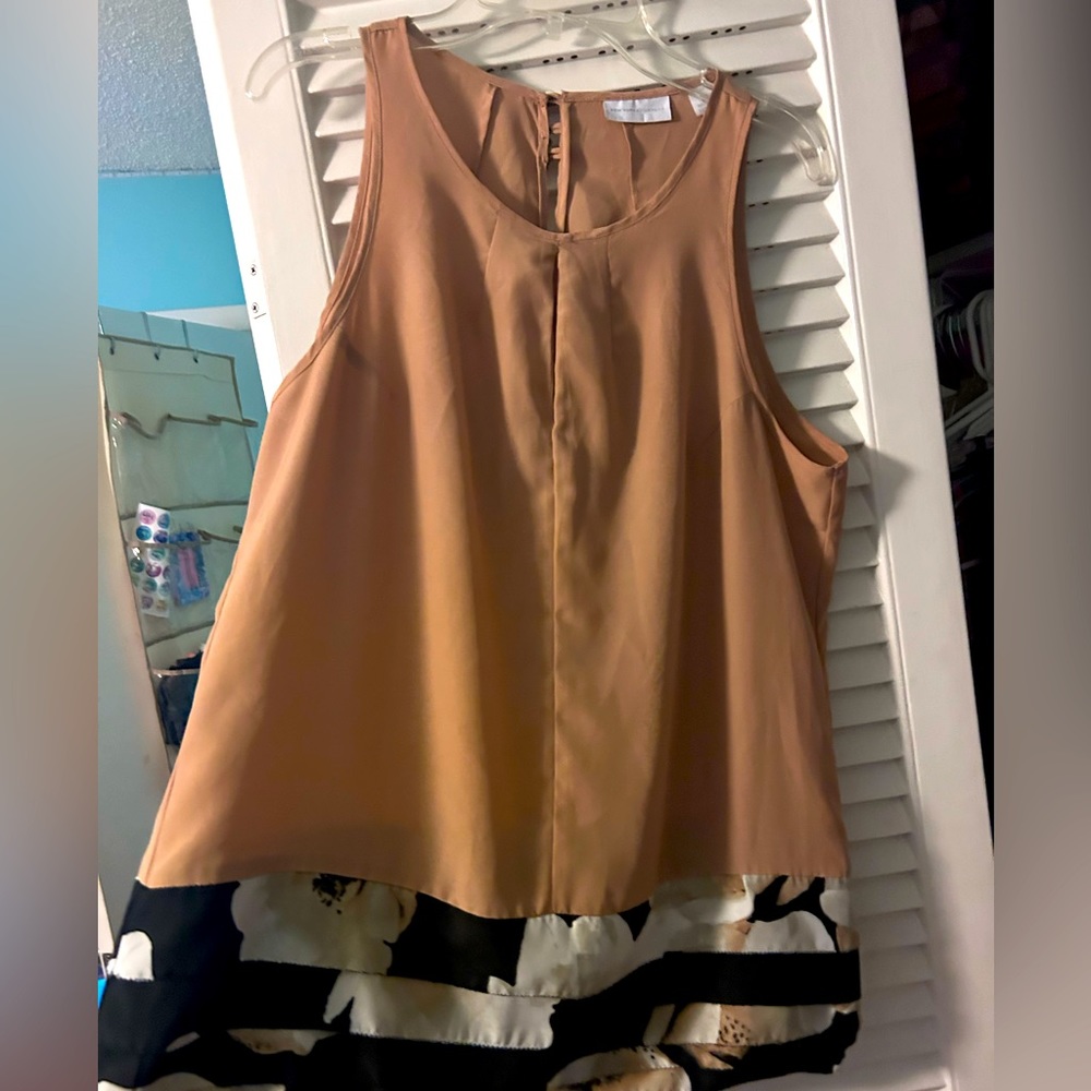 New York & Company sleeveless blouse. Size Medium.